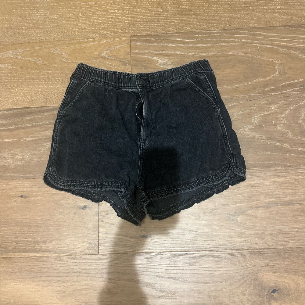 American Eagle size 6 black jean shorts